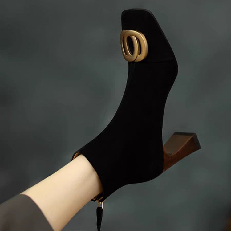 Retro Matte Leather High-Heel Short Boots With Metal Buckle And Side Zipper foto 2