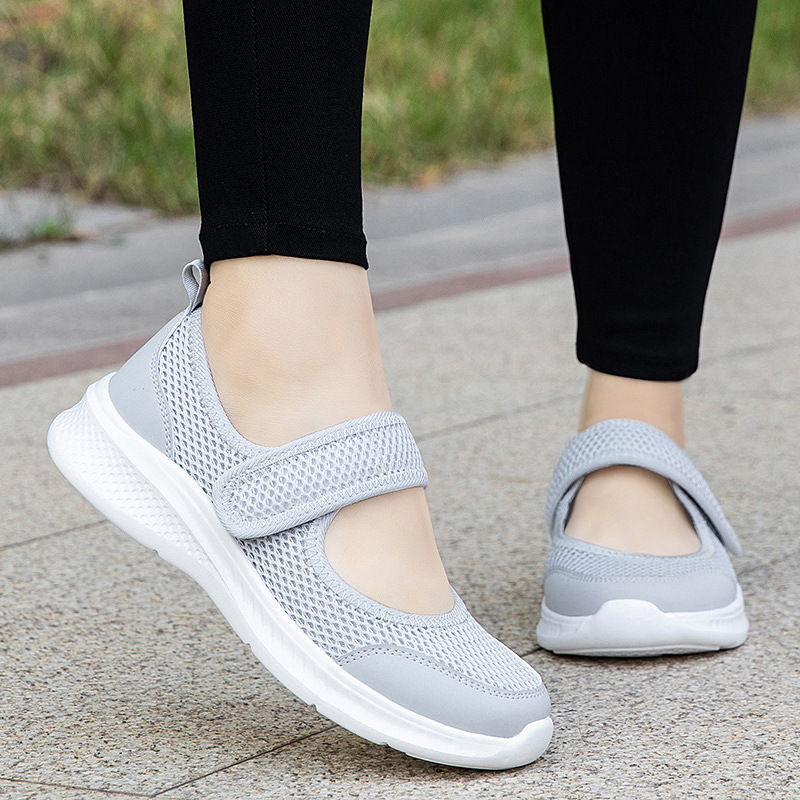 Low-top Thick Bottom Hollow Buckle Casual Mesh Shoes For The Old foto 4