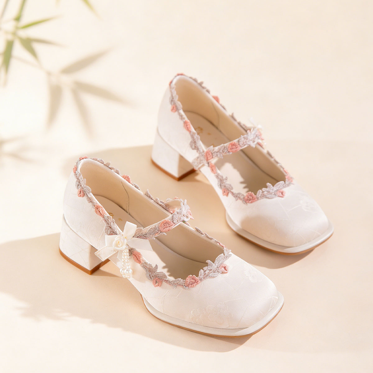 Elegant Oriental Jacquard Satin Mary Jane Shoes With Embroidered Lace And Pearls, Non-Slip Rubber Sole, Comfortable And Non-Fatiguing, Versatile High Heels For Everyday Wear, Parties, And Weddings foto 4