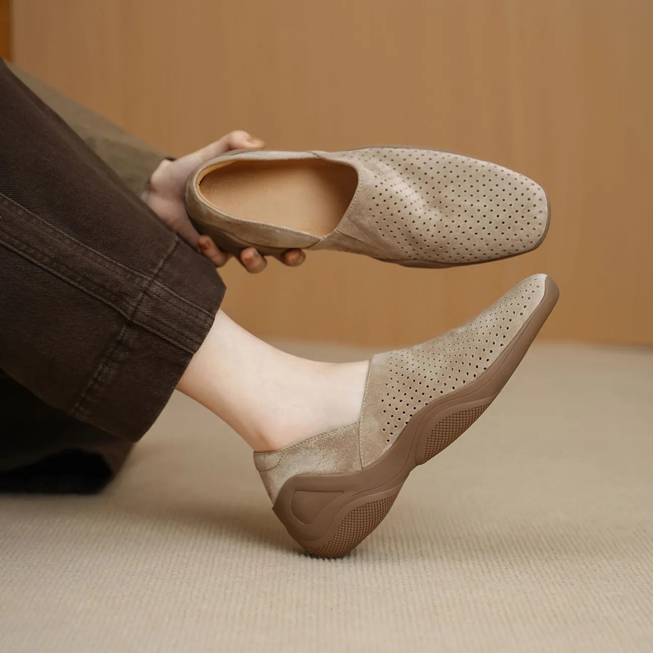 Square-toe Hollowed-out Inner Wedge Heel Soft Sole Comfortable Retro Single Shoes foto 4