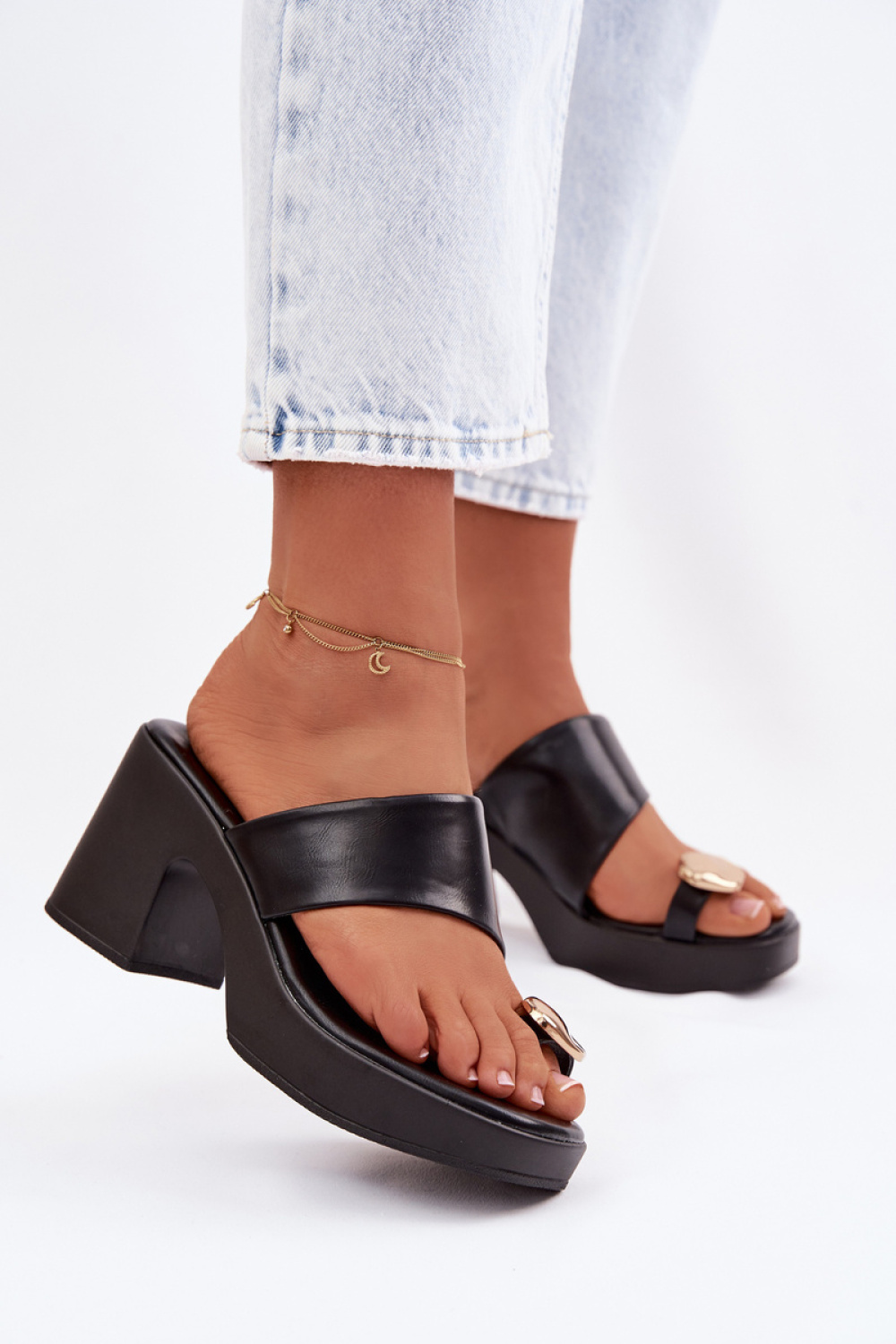 Hakken slippers Step in style