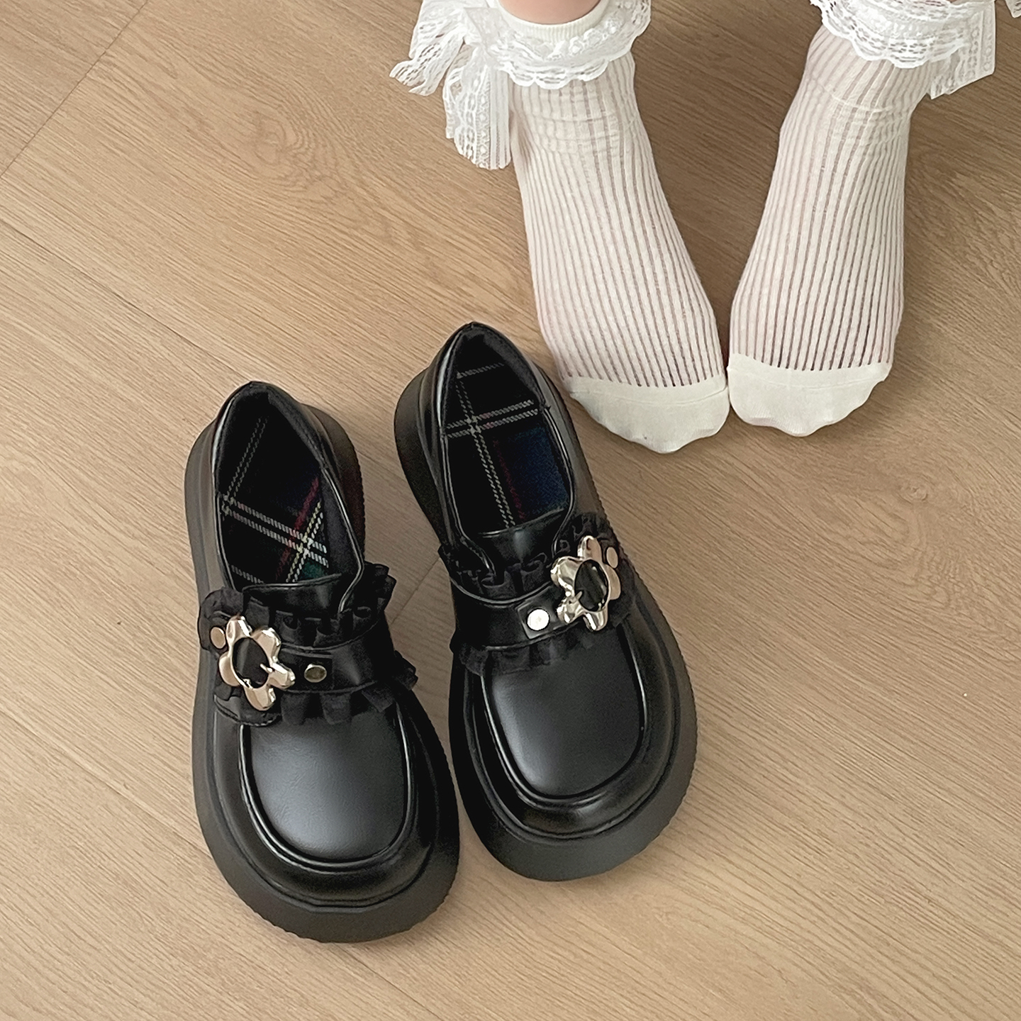 White Retro British Style Thick Soled High Rise Small Leather Shoes