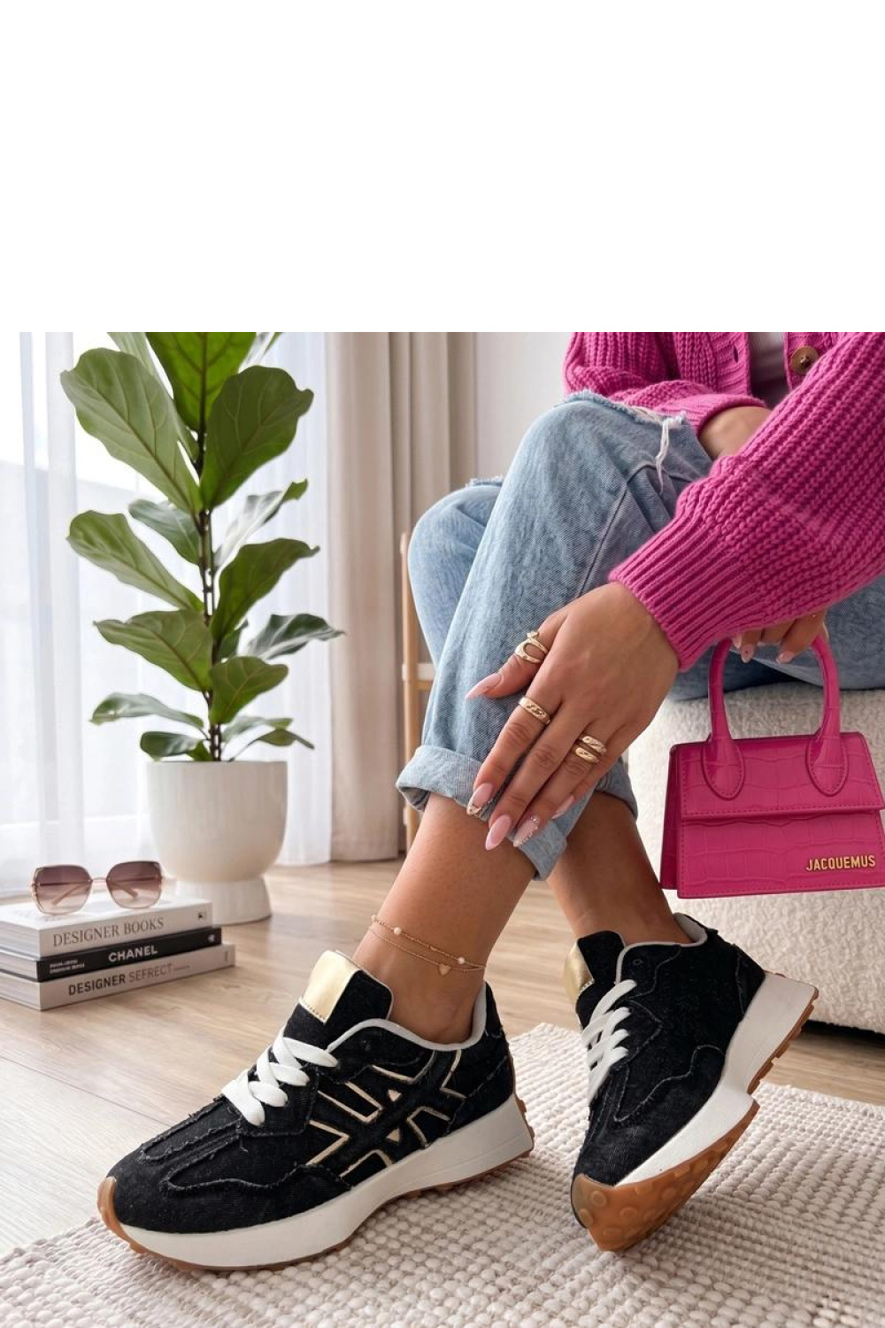 Sportschoenen op een platform Solea