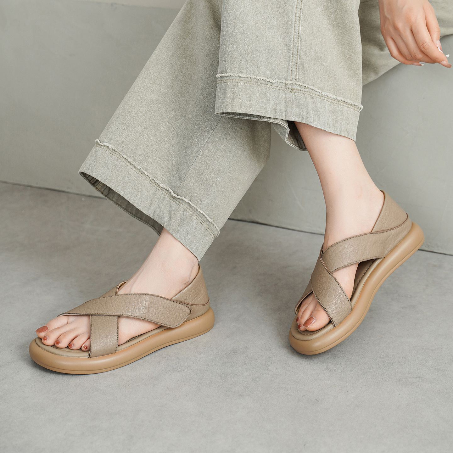 Women's Handmade Full-Grain Sheepskin Crisscross Strap Platform Sandals, Adjustable Flat Slingback Shoes foto 5