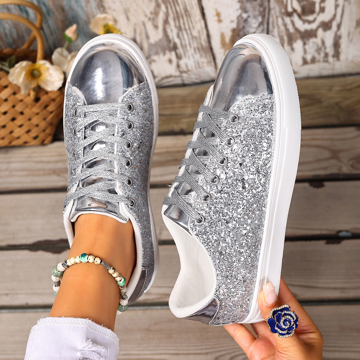 Plus Size Sequined Front Lace-up Solid Color Plus Size Board Shoes foto 2