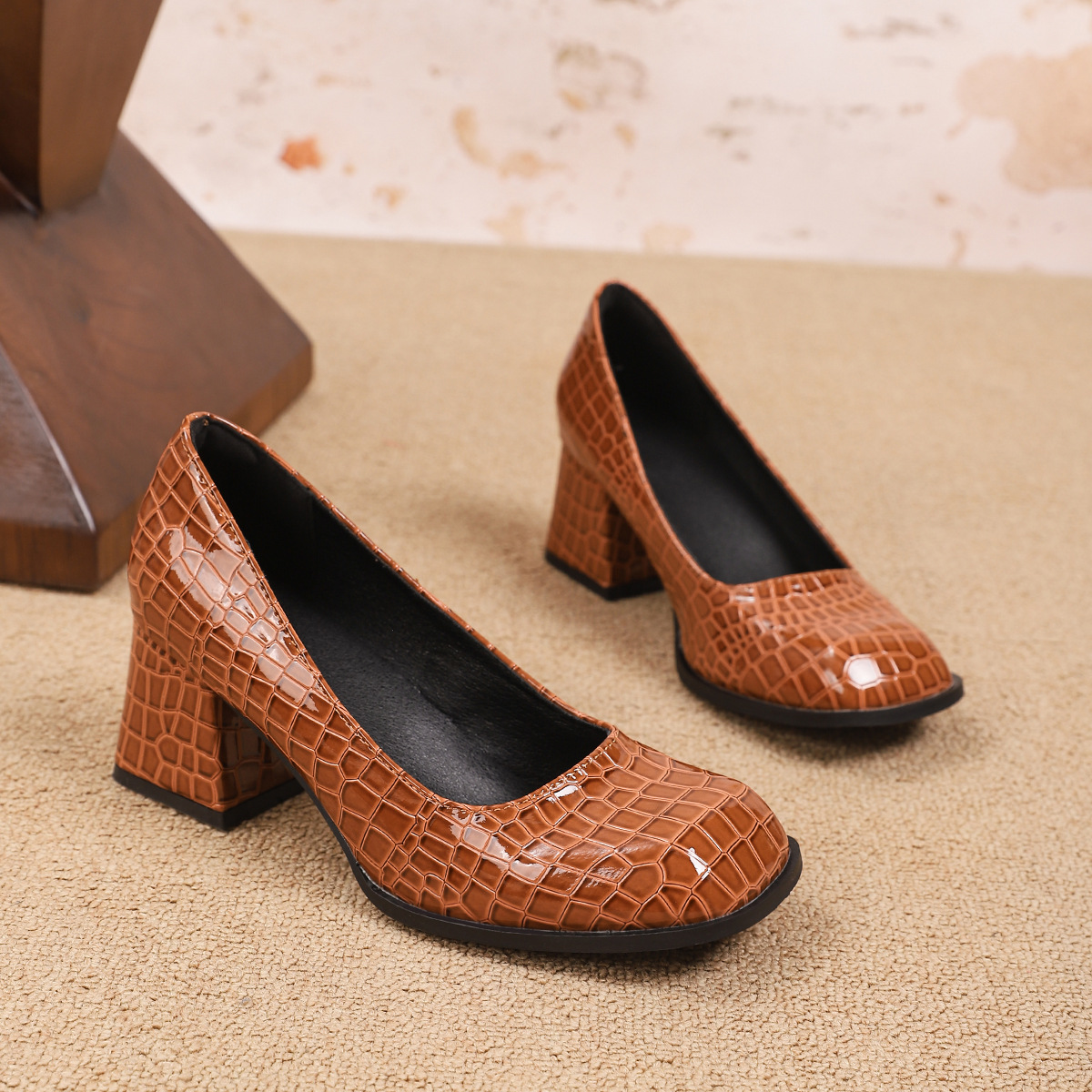 Plus Size Chunky Heel Square Toe Sparkling Style Plus Size Pumps foto 4
