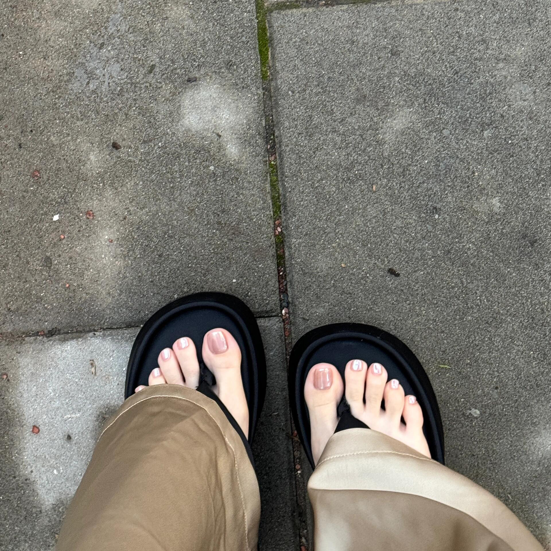 Small Raise The Bottom Flip Flops Women's Summer Outer Wear Flip-flops foto 2