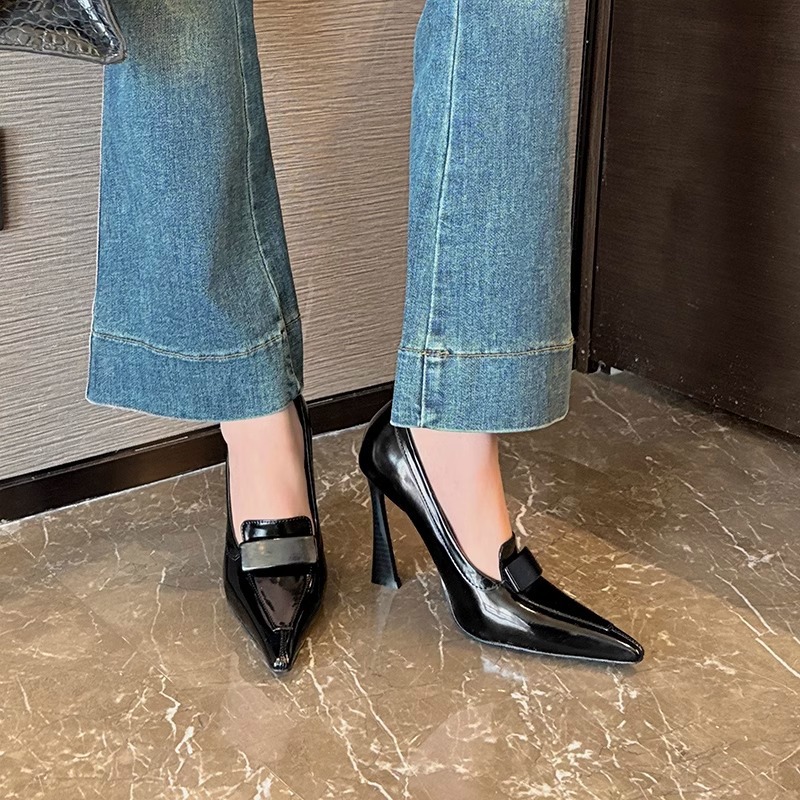 Retro Pointed Elegant Women's Commuting Stiletto Patent Leather High Heels foto 2