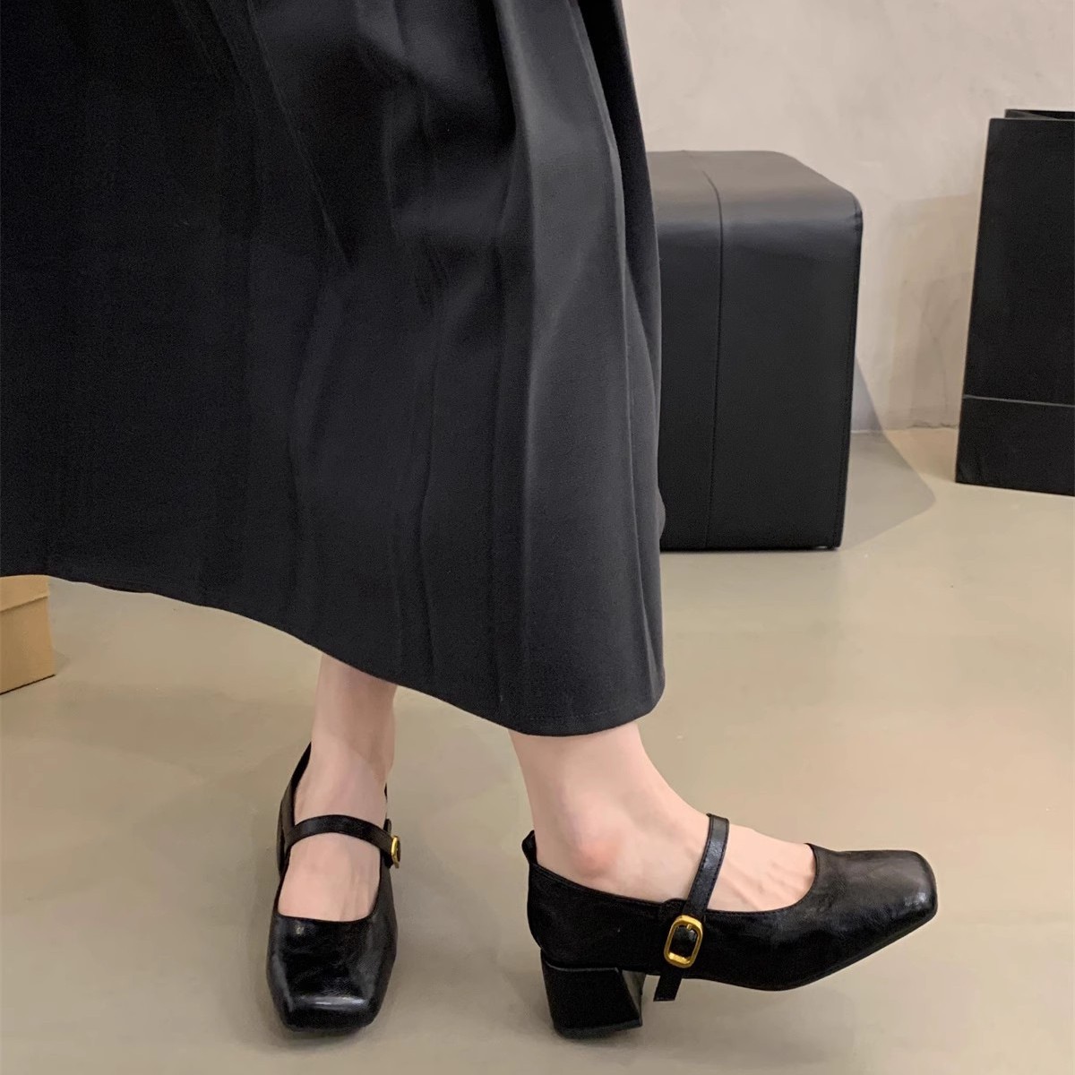 Retro Square-toe Low-cut Chunky-heel Women's Pumps