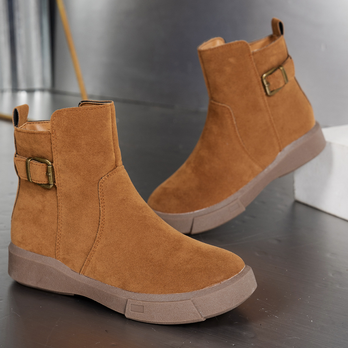 Womens Short Flat-heeled Round-toe Boots With A Side Zipper foto 3