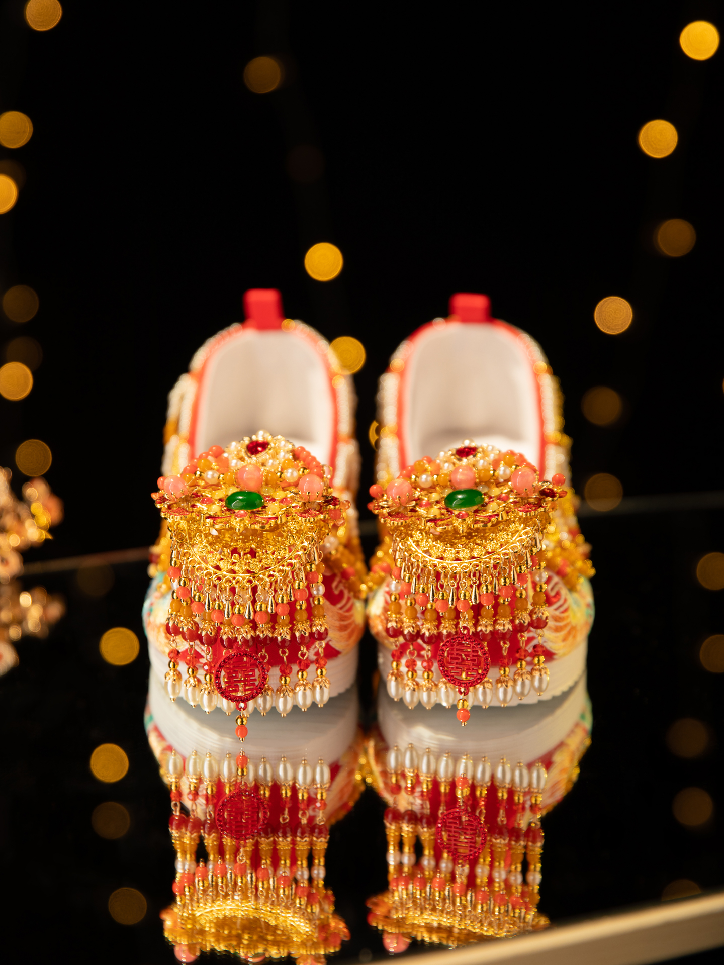 Handmade Original Chinese-Style Hanfu Wedding Shoes For Women, Red Heavywork Beaded Xiuhe Shoes With Hidden Heel, Traditional Chinese Wedding Shoes foto 3