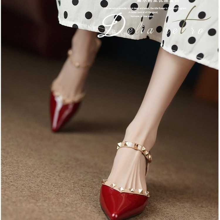 Fashion Pointed Rivets Middle Heel Back Empty Shoes foto 2