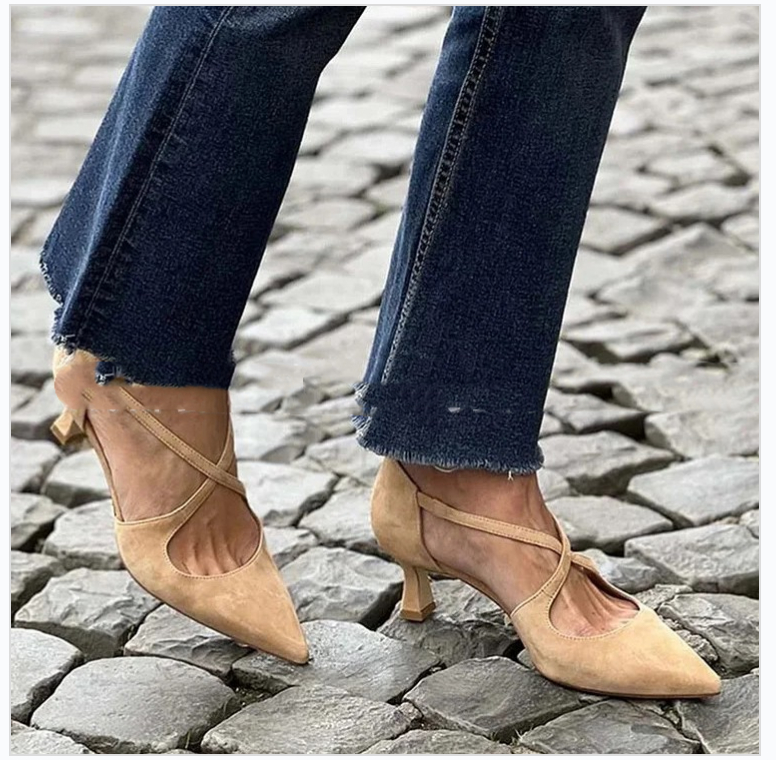 Plus Size Pointed Toe Suede Cross Buckle Strap Hollowed Sandals foto 2