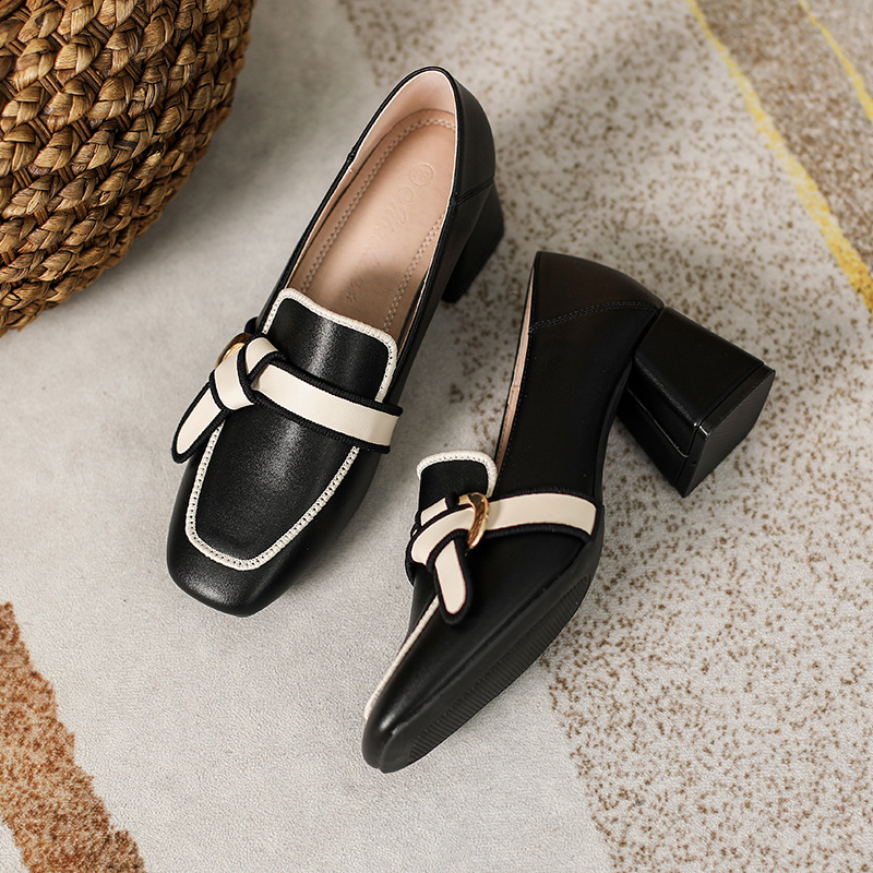 Womens Slip-On Loafers In Soft Leather With A Bow Design foto 5
