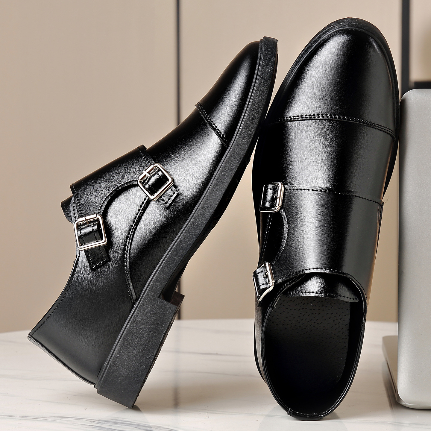Large Size Soft Bottom Men's All-match Metal Slip-on Leather Shoes foto 4