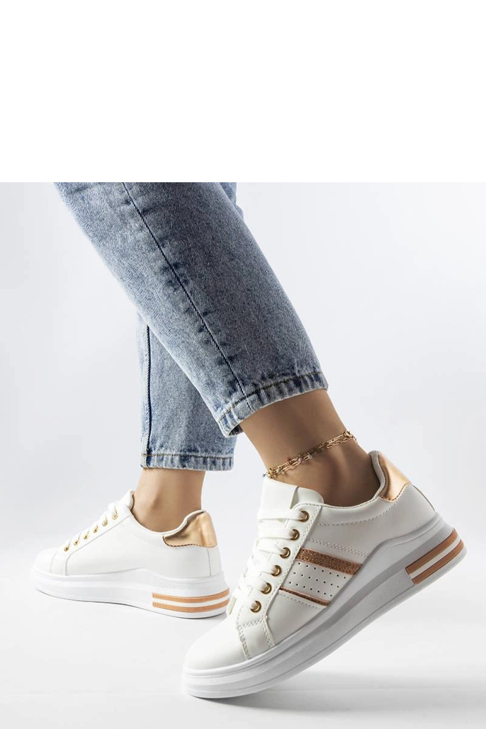 Sportschoenen op een platform Solea foto 3