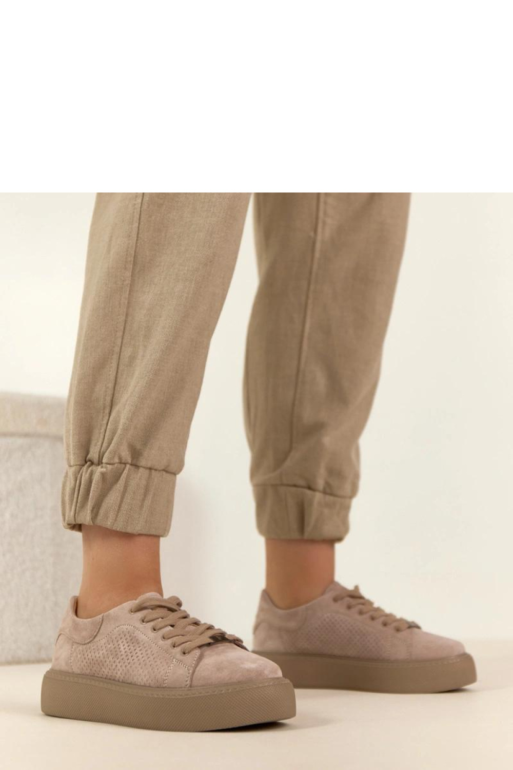 Sportschoenen op een platform Solea