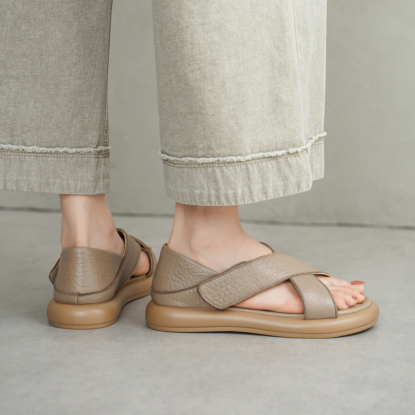 Women's Handmade Full-Grain Sheepskin Crisscross Strap Platform Sandals, Adjustable Flat Slingback Shoes foto 3
