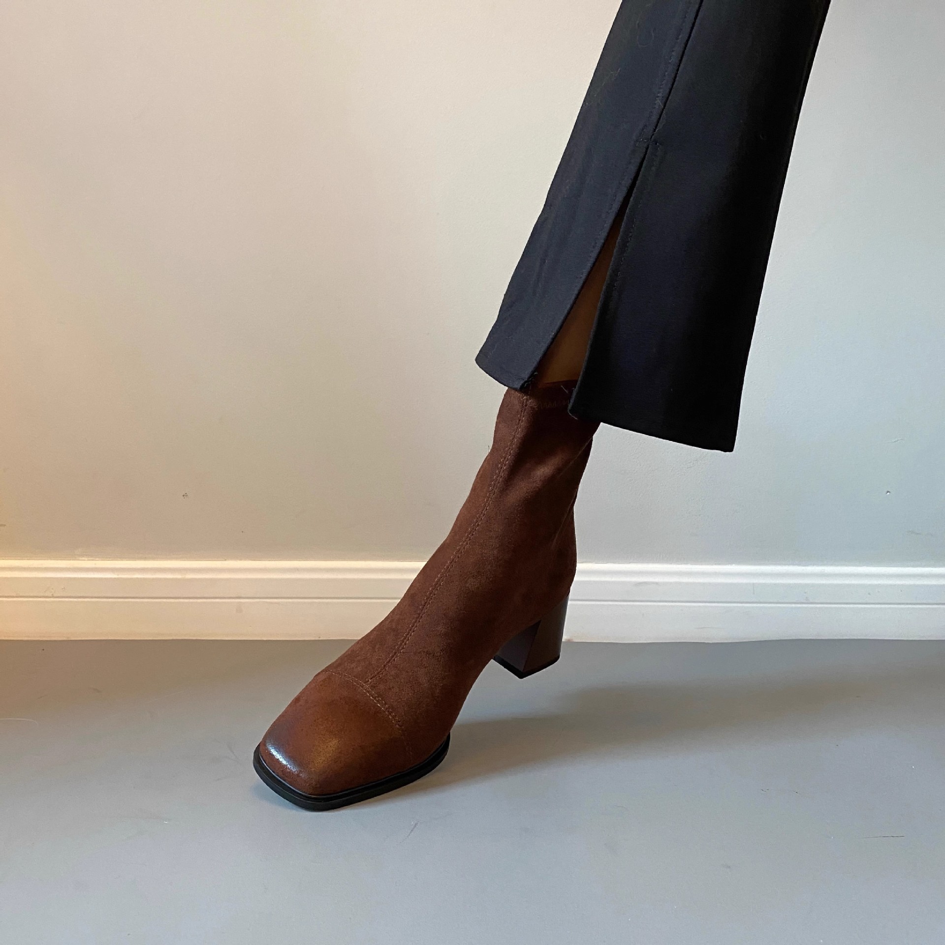 Women's Solid Color Simple Suede Chunky Heel Ankle Boots foto 4