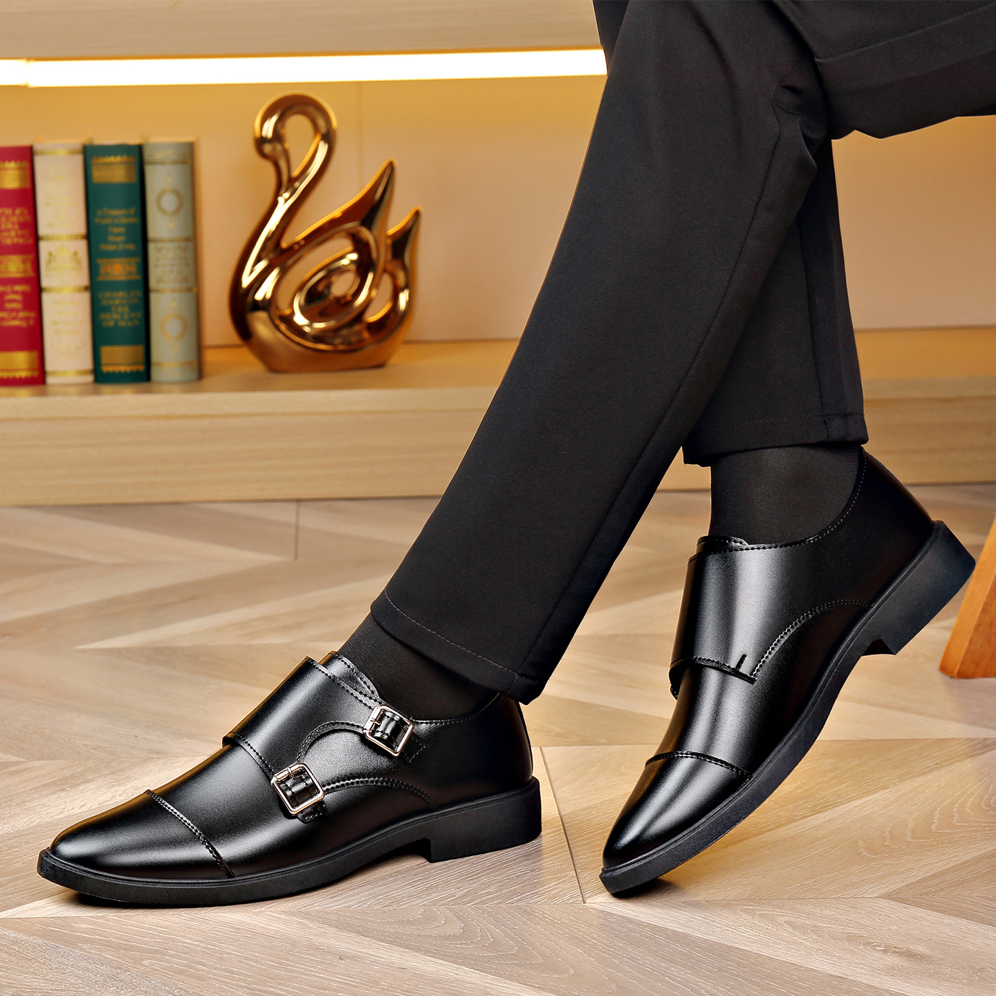 Large Size Soft Bottom Men's All-match Metal Slip-on Leather Shoes foto 5