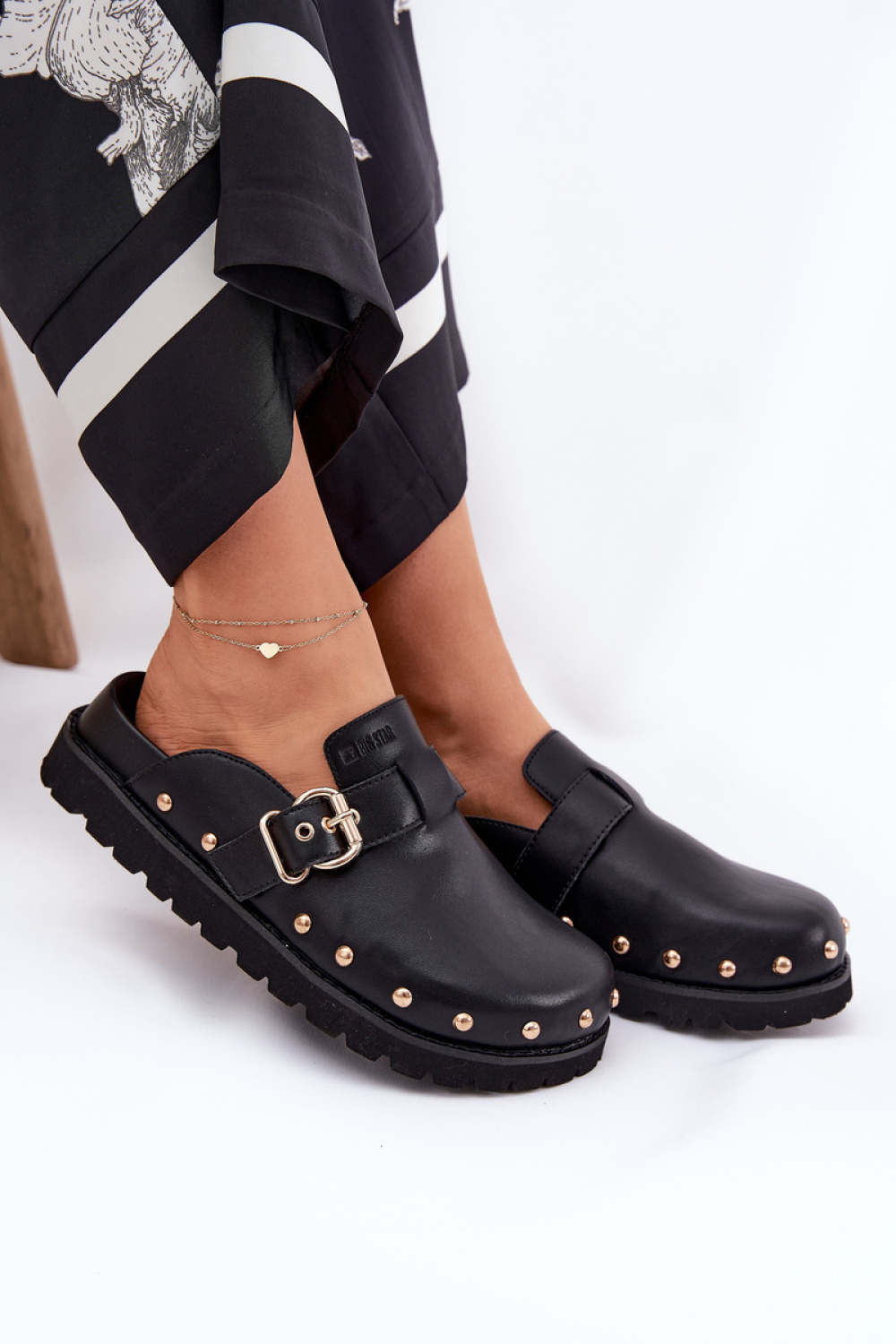 Slippers Step in style