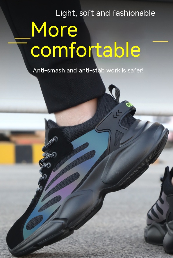 Wearing Protective Shoes For Male Workers To Prevent Smashing And Stabbing foto 5