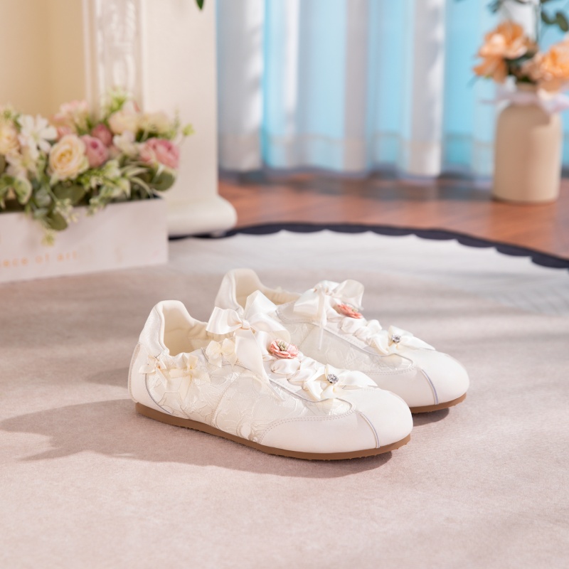 2026 New-style Oriental Aesthetic Flower Embroidery Casual Shoes - Three-color Ribbon Bow Flat Shoes - Sweet-Tempered Women's Shoes - Versatile Sports Shoes foto 2