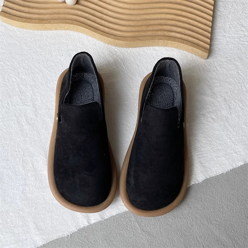 British-style Suede Pumps With A Vintage Vibe foto 2