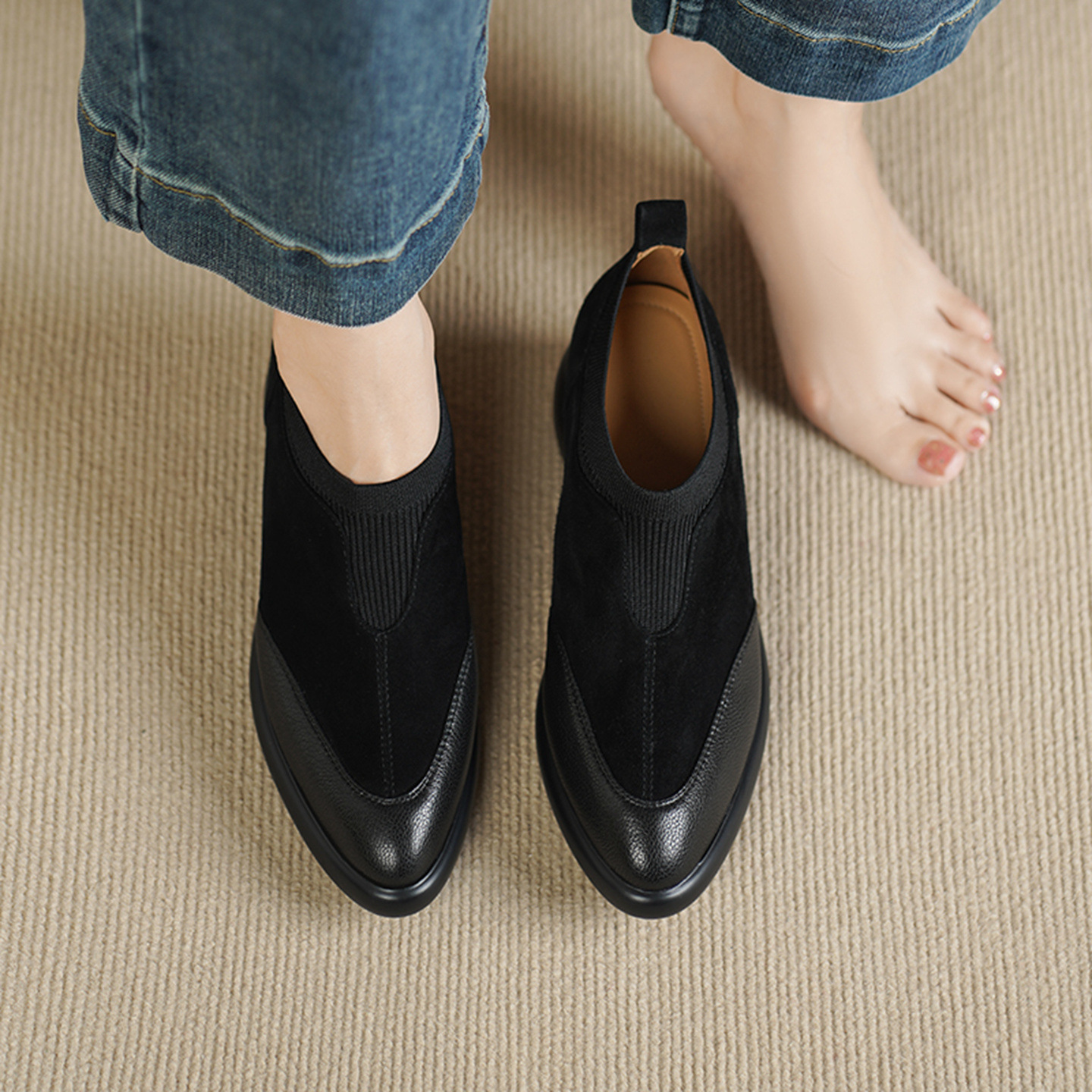 Soft Suede Chunky-heel Pumps With A Low Cut And A Single Strapa Mary Jane Style foto 4