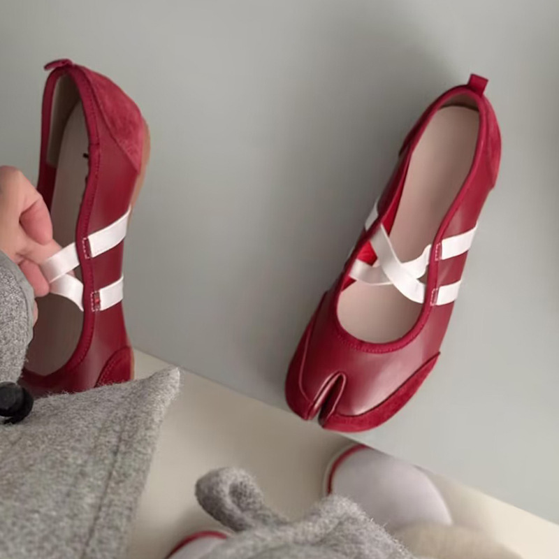 New Womens Flat-toe Clog Shoes With A Casual Cross-Strap Design And A Pig-Hoof Sole foto 5