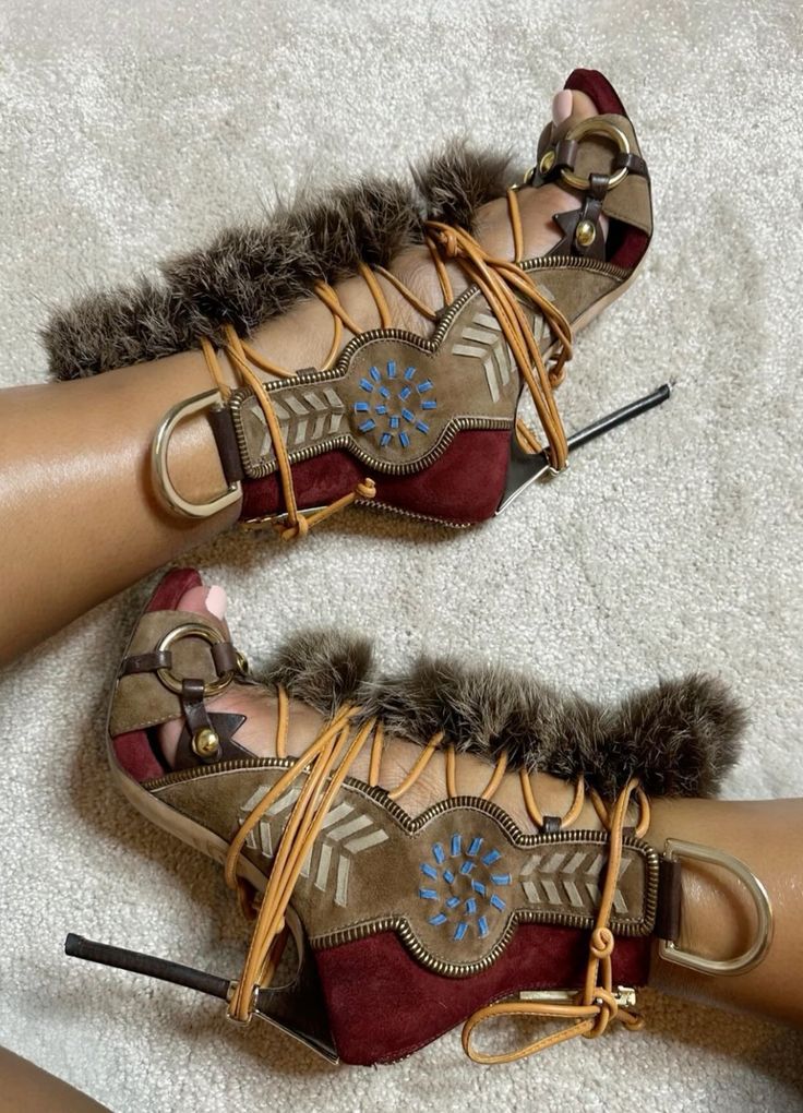 European Station Fashion Retro Metal Buckle Lace-up Color Matching Fur Stiletto Sandals foto 4
