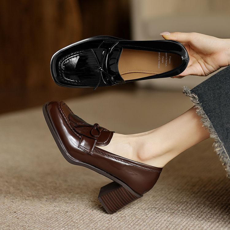 Bow-tie Chunky Heel Leather Pumps foto 5