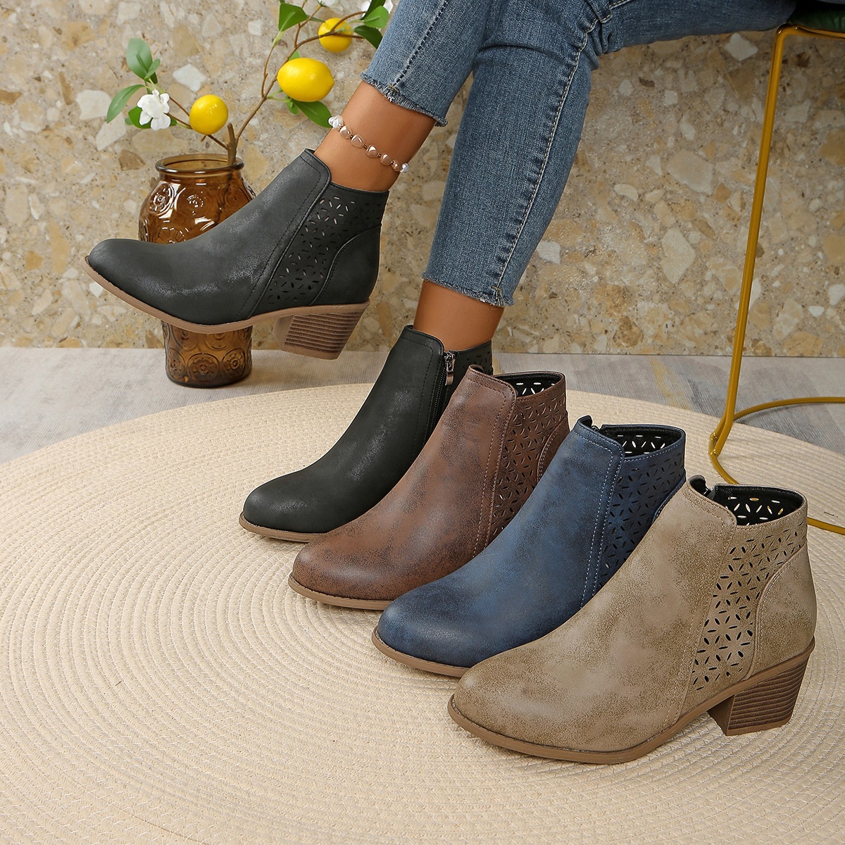 Hollow-out Pointed Toe Low-cut Square Heel Women's Boots foto 3