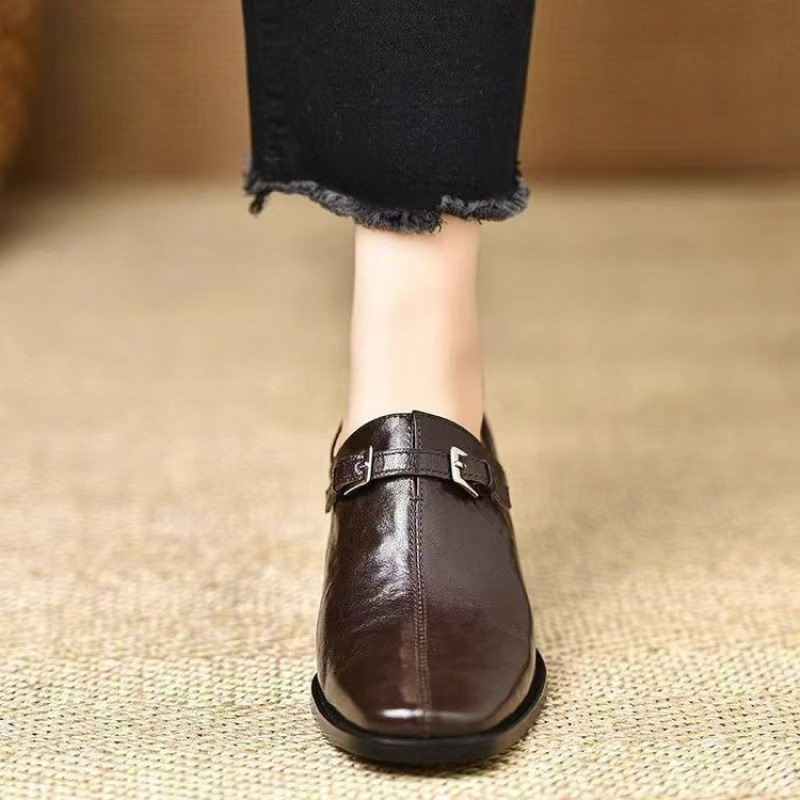 Womens Leather Belt-buckle Shoes With A Square foto 4