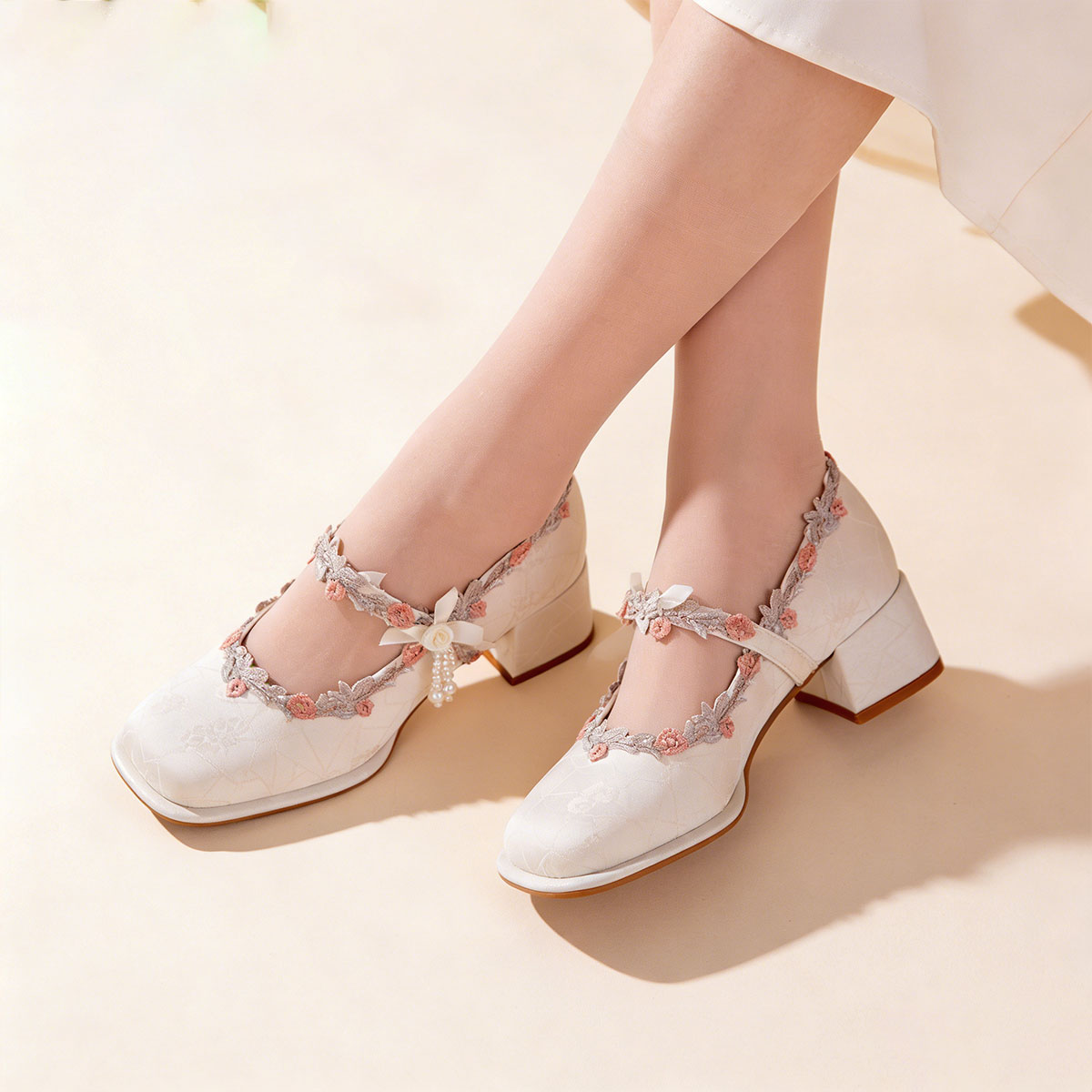 Elegant Oriental Jacquard Satin Mary Jane Shoes With Embroidered Lace And Pearls, Non-Slip Rubber Sole, Comfortable And Non-Fatiguing, Versatile High Heels For Everyday Wear, Parties, And Weddings foto 5