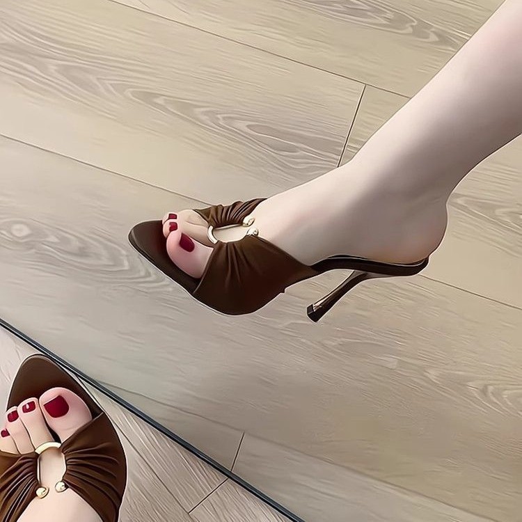 Chic Pleated Metal-buckle Pointed-toe Open-toe Sandals foto 2