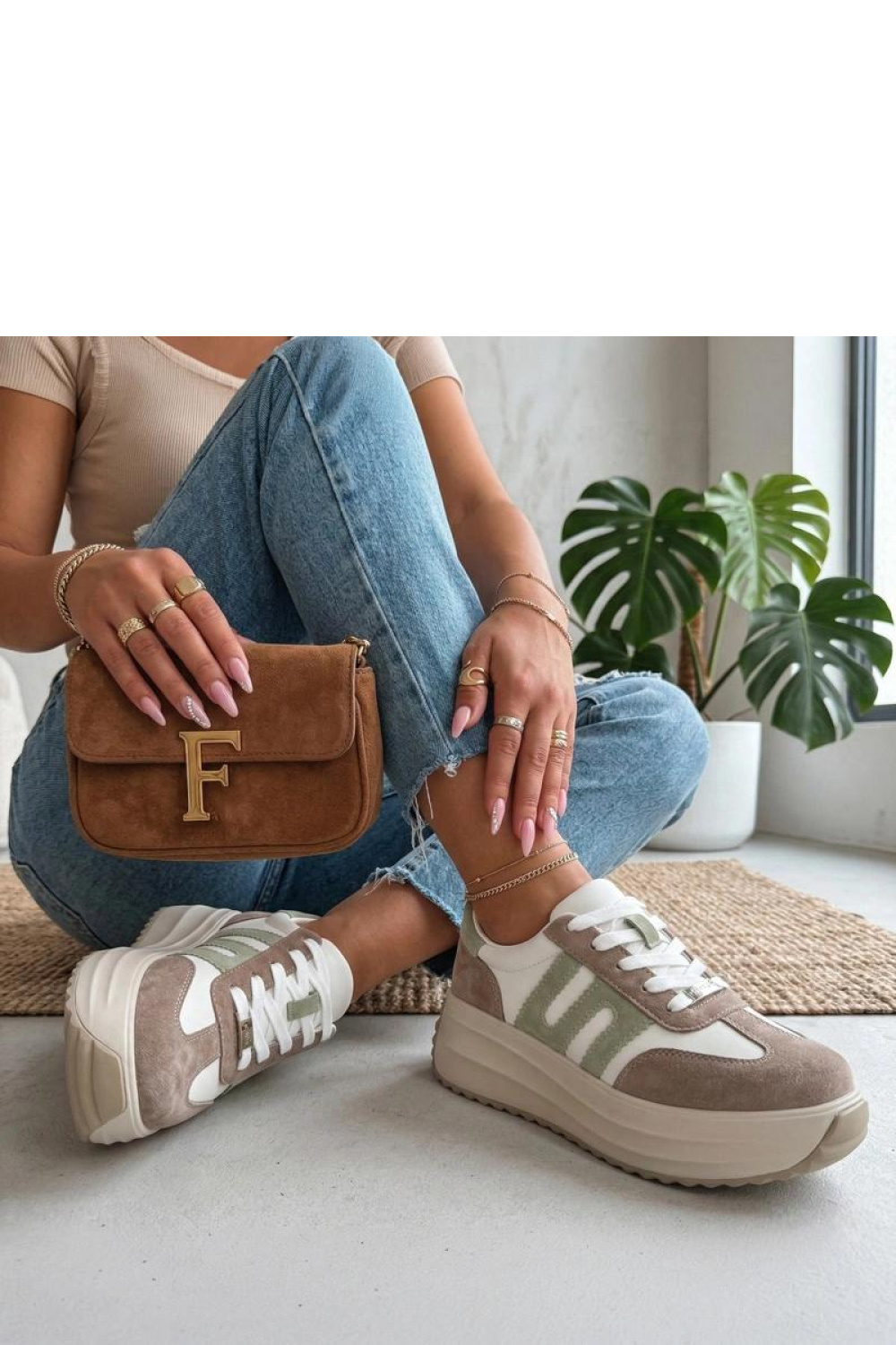 Sportschoenen op een platform Solea foto 3