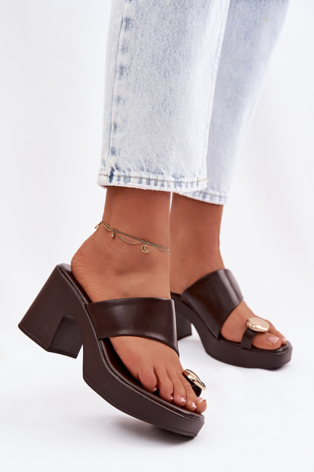 Hakken slippers Step in style