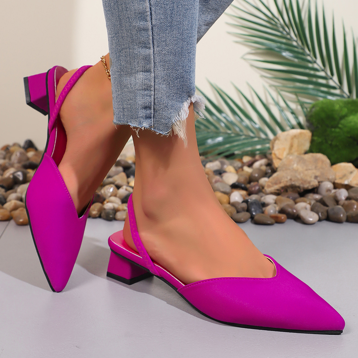 Fashionable New Style Low-Heel Square-Heel Womens Sandals And Slippers foto 4