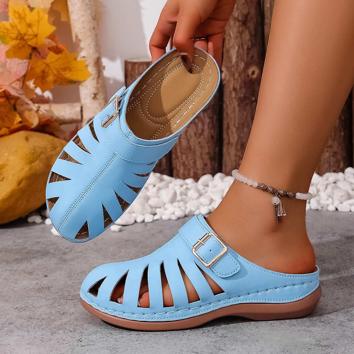 Womens Closed-toe Hollowed-out Low-heeled Sandals foto 3