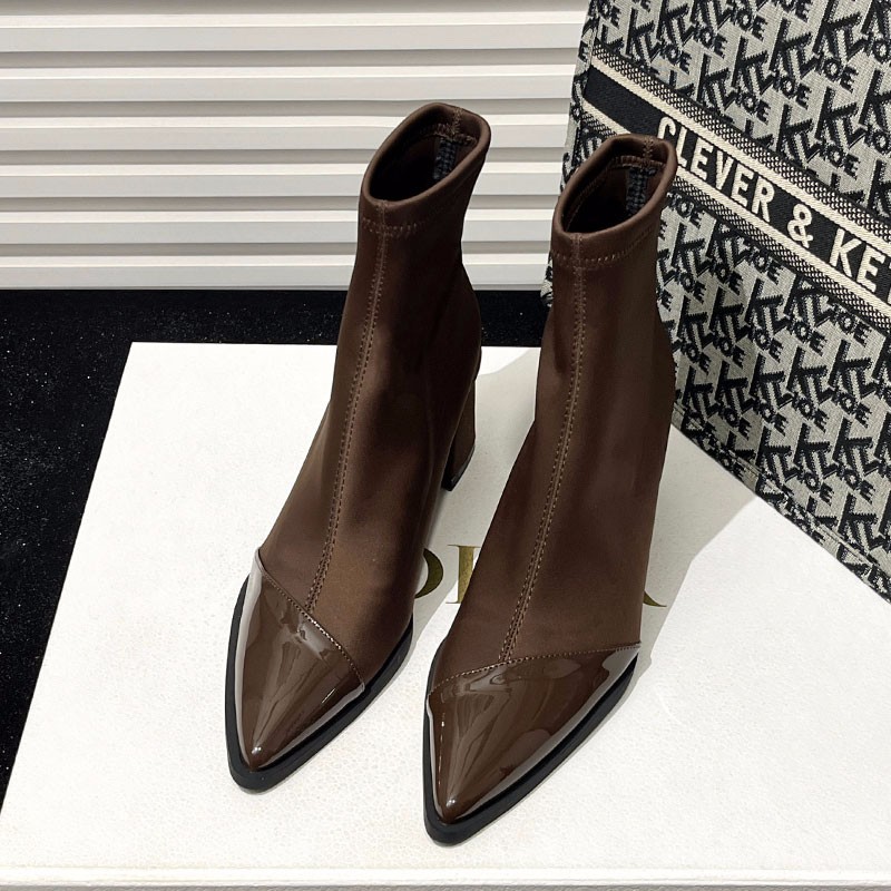 Womens Plus-Size Pointed-Toe Ankle Boots foto 5