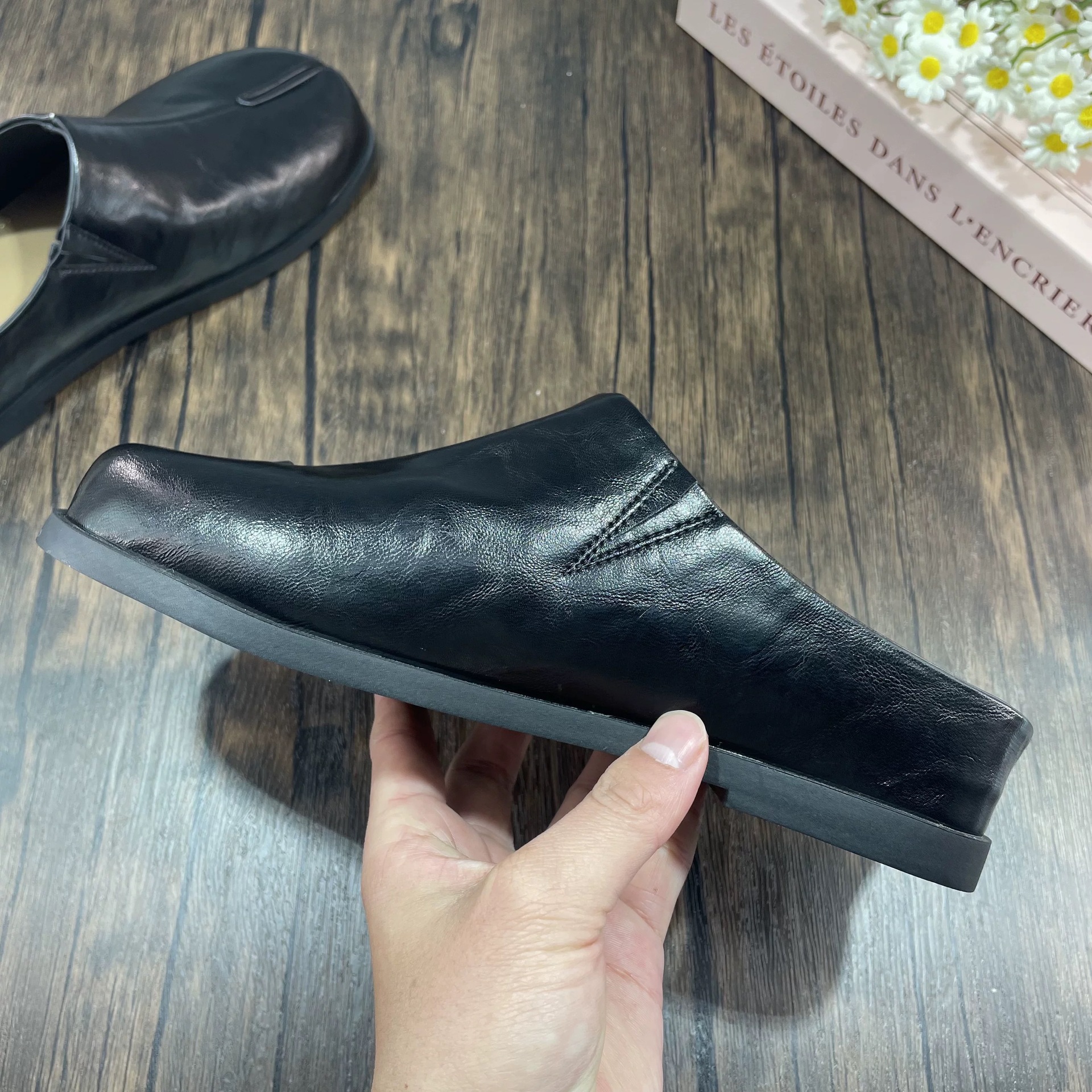 Cowhidestyle Koreanstyle Pigfoot Splittoe Shoes For WomenNiche Design foto 4