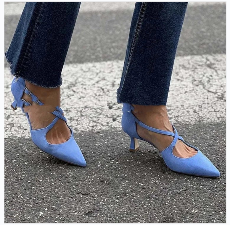 Plus Size Pointed Toe Suede Cross Buckle Strap Hollowed Sandals foto 3