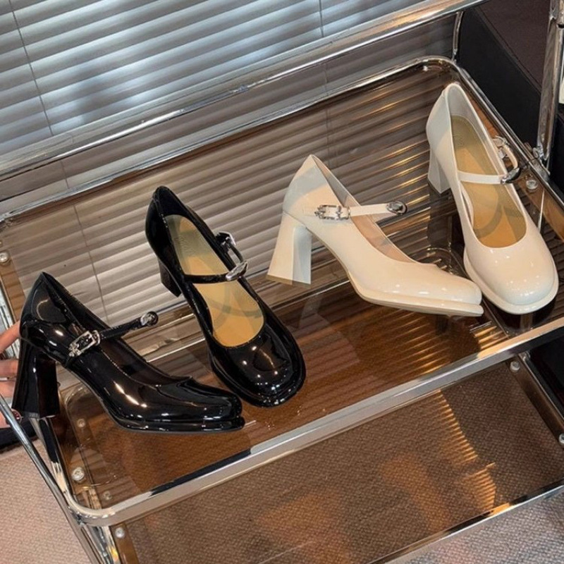One-strap Thick Heel Sweet And Elegant Shallow-cut Leather Shoes foto 2