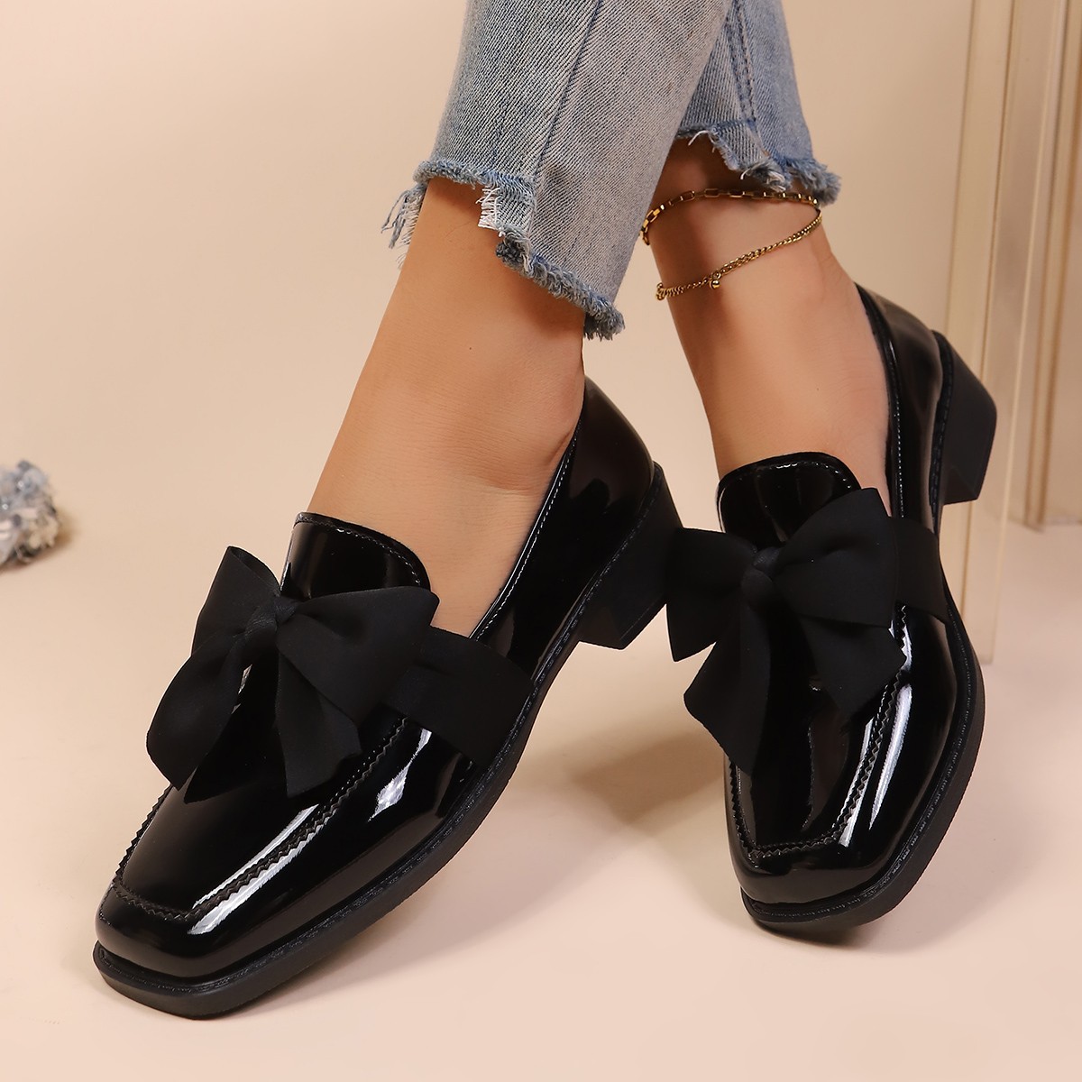 Womens Versatile Flat Leather Shoes With A Bow foto 2