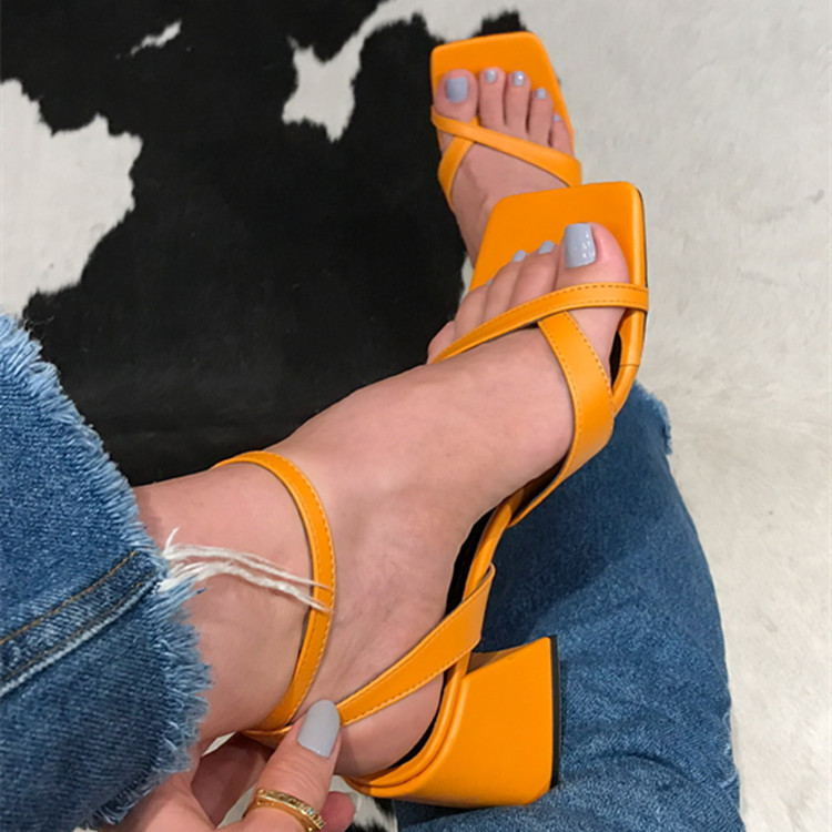 Thick Heel Toe Covering Women's Buckle Sandals foto 5