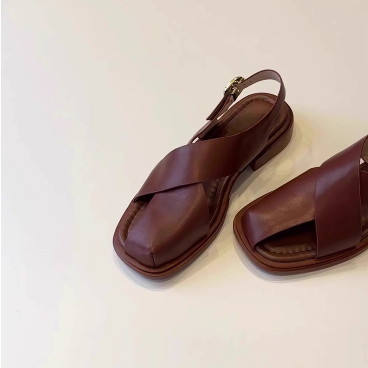 Women's Retro Hollow-out Roman Sandals With Buckle foto 5