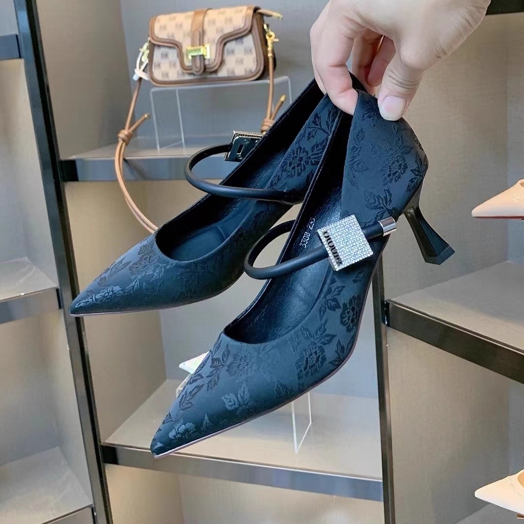 Pointed Toe Chinese Style Embroidery Low-cut High Heels Women's Stiletto Heel foto 4