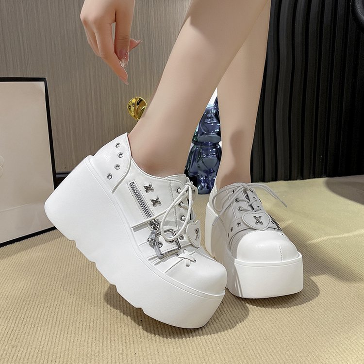 Stylish And Super-cool Chunky Round-toe Dr Martens Boots Designed Specifically For Women foto 5