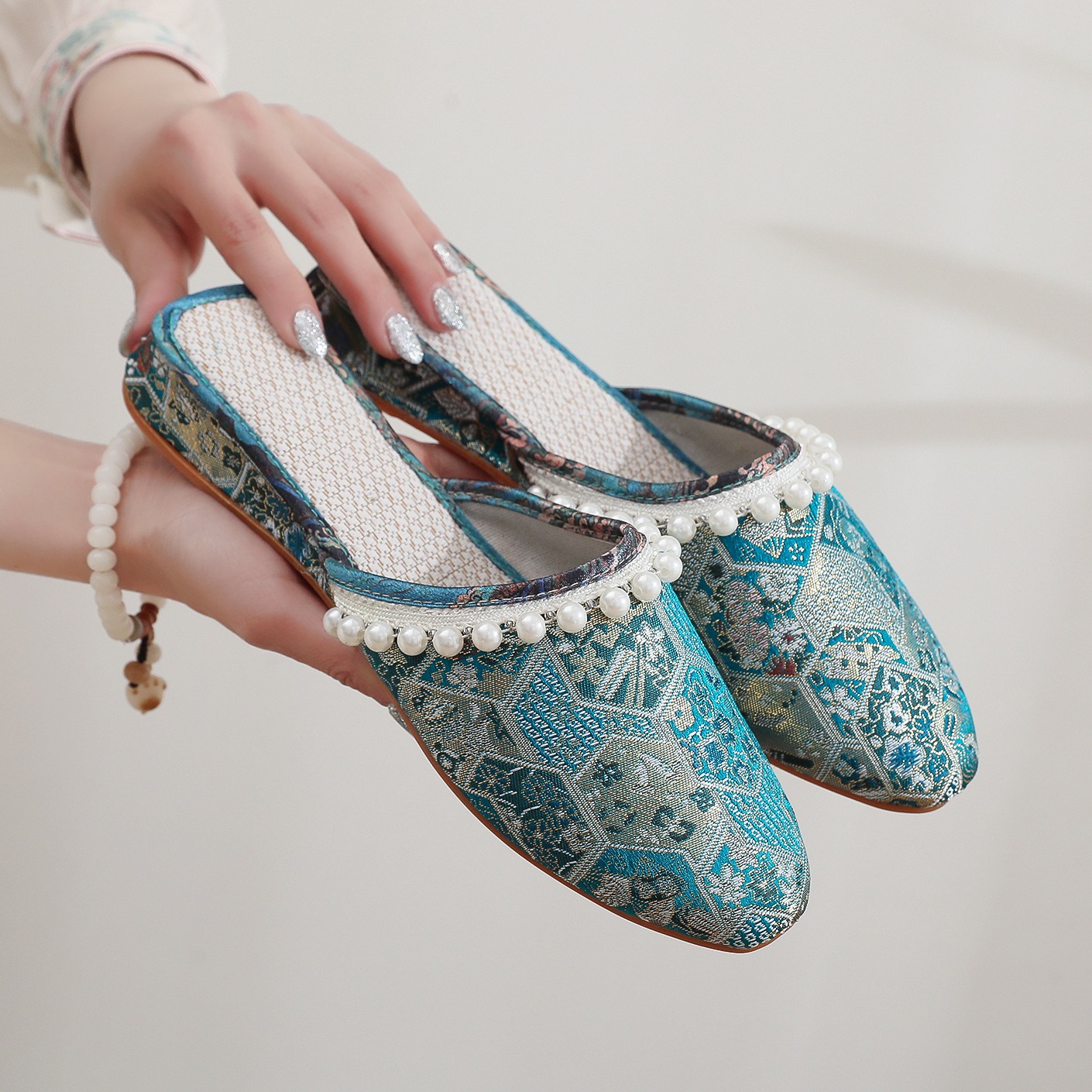 Summer New Cheongsam Ancient Style Mid Heel Embroidered Female Cloth Shoes foto 5